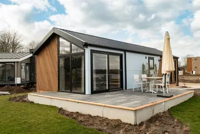 Joli chalet avec lave-vaisselle, près de la Meuse