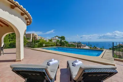 Loxi, belle villa à Cumbre del Sol pour 6 pax avec piscine privée et vue sur la mer.