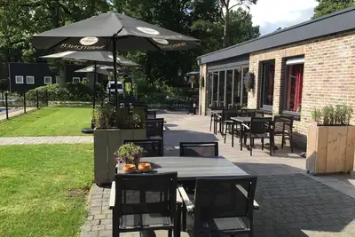 Image de Belle tente lodge avec véranda, à 2 km. van Ijhorst