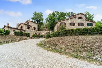Image de Maison de vacances attrayante à Ficulle avec sauna