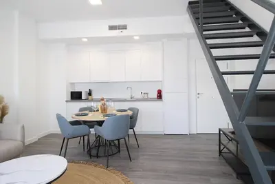 Image de Duplex Loft spacieux et lumineux avec Wi-Fi, climatisation et parking au cœur de Malaga