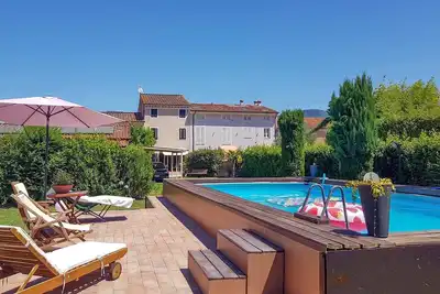 Image de Bel appartement à Lammari près de Lucca, piscine, Wi-Fi, grand jardin,