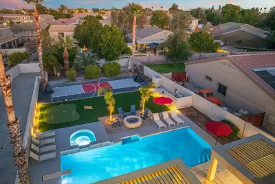 Image de 8 Beds|3 Showers|Gameroom, Gym, Pool, Spa & BBall