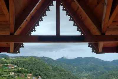 Image de The Himalayan Cherry-Scenic mountain countryside