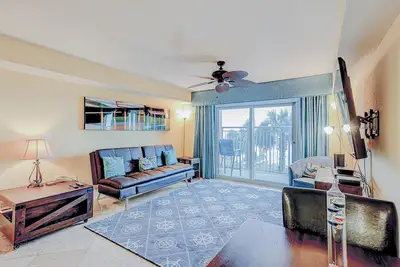 Image de Oceanfront condo with direct beach access, pools, hot tub, & water-view balcony