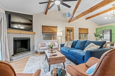 Image de Creekside 2 Bedroom cottage less than 1 mile from downtown Clayton.