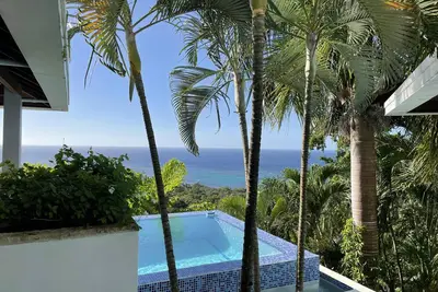 Image de Private hilltop home located overlooking Roatan’s beautiful Turquoise Reef.