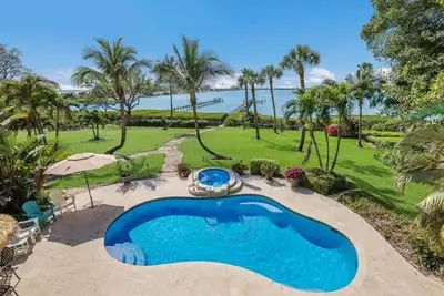 Image de Palma Sola Bay House! Private Dock, Heated Pool/Spa, Game Room & More!