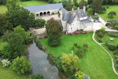 Image de Confortable propriété pour 22 pers, 11 chambres, 8 sdb, 15 km de la mer.
