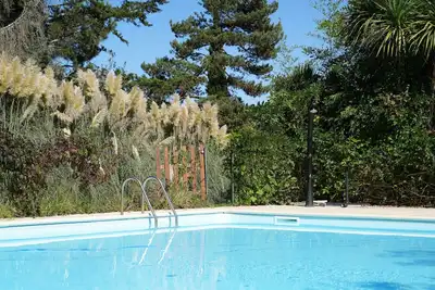 Image de Villa de Bien-être Unique avec Sauna et Piscine