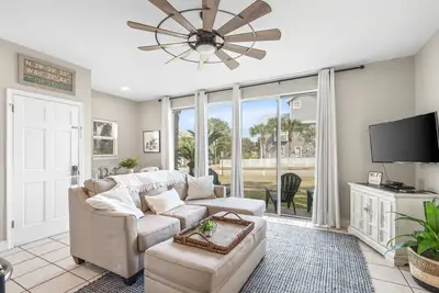 Image de Ground Floor Rental in Destin | Steps to Beach