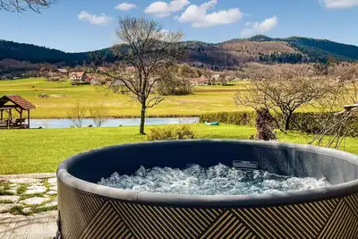 Image de Belle maison Ă Otocac avec jacuzzi