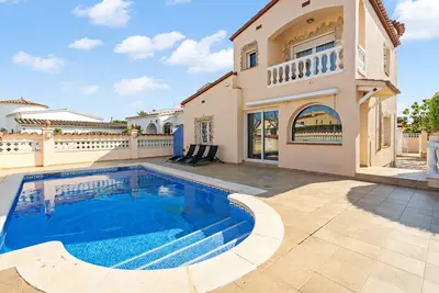 Image de Welcs Villa 220 Emp con Piscina y terraza Grande