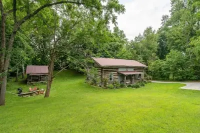 Image de \"Timber Lodge\", Rustic 4br Log Cabin + Guesthouse
