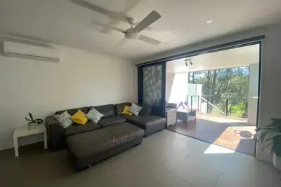 Image de Lovely Water Front Family Home in Robina Qld