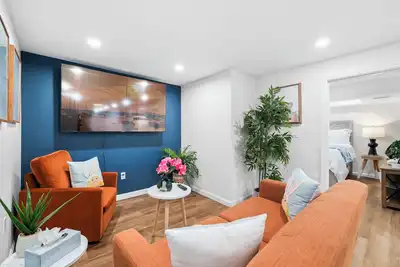 Image de Budget-Friendly  Basement  2br Retreat