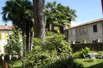 Apartment for couples with garden - 10 min from the lake!