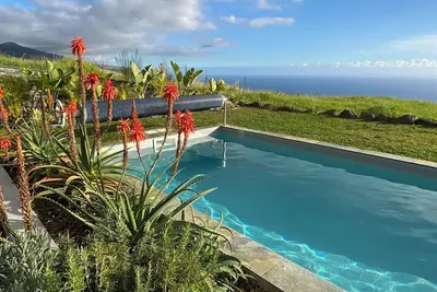 Image de Idyllic oasis with pool and sea view | The Hideaway Madeira