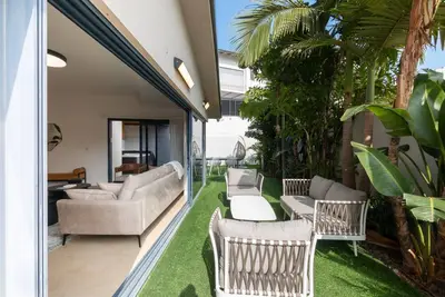 Image de O&O Group - Huge Villa With Jacuzzi By The Beach