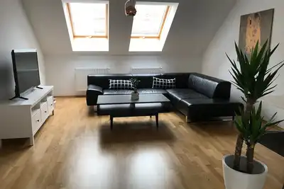 Image de spacious top floor apartment with balcony near the subway