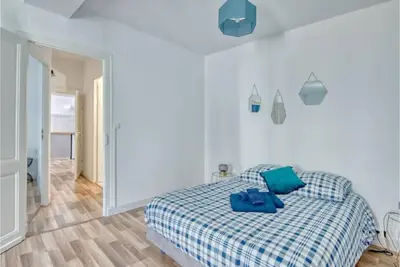 Image de The Big Blue 💙 from Bergerac 🐝