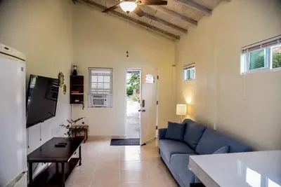 Image de close to the city, supermarkets, beaches & views of the city when you're outside