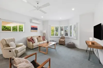 Central Torquay retreat near beach, shops, dining