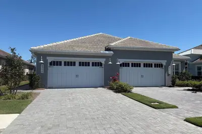 Image de Charming 2 Bed Villa with a Den in Gated Naples Community-Enjoy Pool, Pickleball