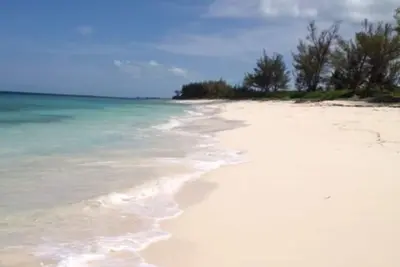 Image de Adorable remodeled cottage-Ocean Front on Coco Bay-July Availability!