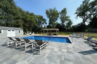 Image de Lenox Grand Colonial with Pool by Evergreen Home