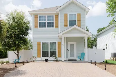 Image de Emerald Beach Cottage, Walk to the Beach!
