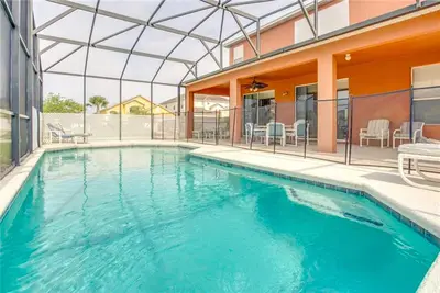 Image de 6 bedrooms pool villa with game room