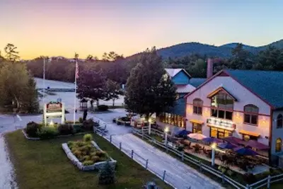 Image de Attitash two bedroom condo twofloors across from Mountain- sleeps 6 adults