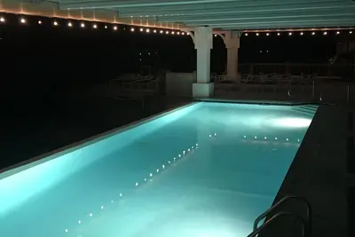 Image de Two Lakes & Pool! 1st Floor Condo on Portage Lake and Steps from Lake Michigan