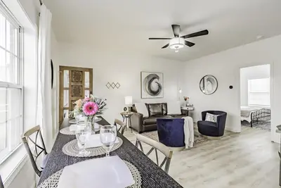 Image de Rogers Retreat next to Amp Top Golf Promenade