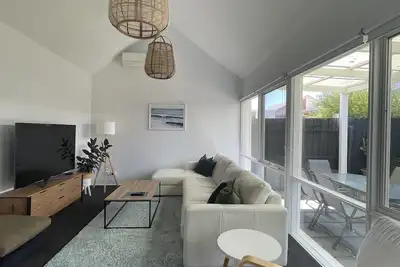 Family & Pet Friendly - Only 1 Block From The Beach & Flying Fox Playground