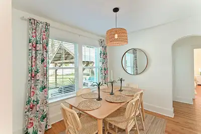 Image de Remodeled home in Historic neighborhood. 20 min. ~ Ami/ 5 min ~downtown Bradenton