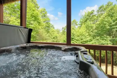 Image de Sparta Cabin + Game Room + Dog Friendly + Hot Tub