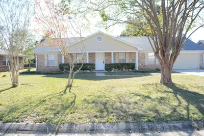 Image de Spacious & Modern Home w/ 4bd & 2ba