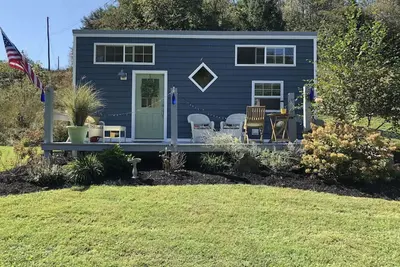 Image de Spacious tiny home filled with natural light - the perfect retreat