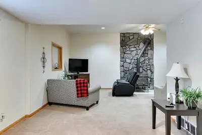 Image de Aksarben Two Bed, One Bath Duplex Suite