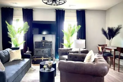 Image de Spacious 7-Bedroom Home in Evanston