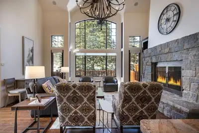 Image de Stay Montana | Slopeside Ski-in/out Bliss - Sleeps 12