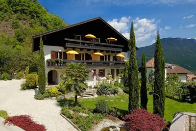 Image de Cozy sunny apartment with balcony garden view. Central location in Nals