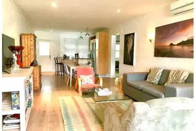 Image de Hout Bay beach front apartment sea views with Ups