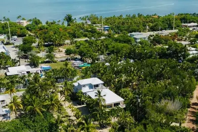 Image de Best Location in Islamorada! ! Beach access - Boat trailer parking!