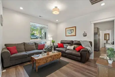 Image de Enchanting Ogden Cottage (N)