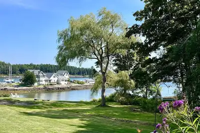 Image de Cozy oceanfront cottage on Orr's Island