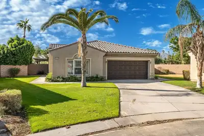 Image de Across from the polo grounds