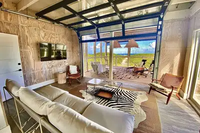 Image de Rooster Beach : Modern Beach Front Home